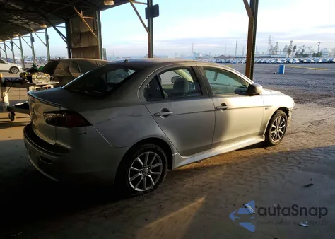 2016 Mitsubishi Lancer Es z USA, uszkodzony, nr VIN JA32U2FU4GU009160